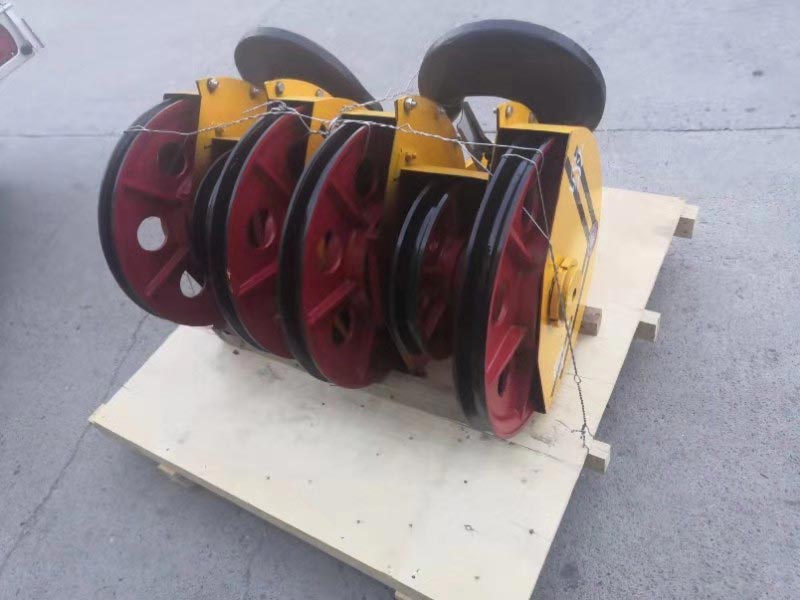 Two sets of 17.5 ton hooks delivered to Pakistan in September 2019.
