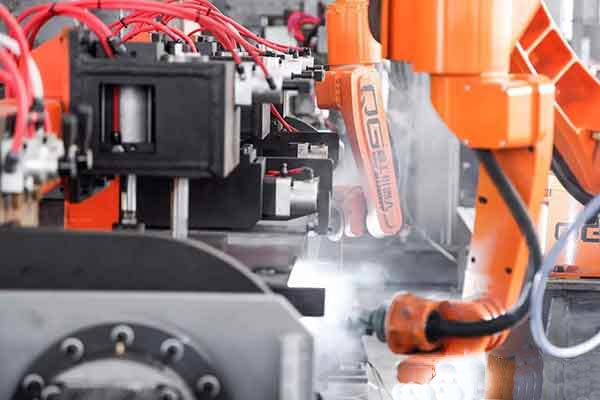 End beam welding robot is about to put into use on a large scale