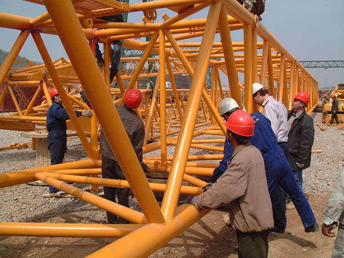 Attentions should be paid in the overhaul of crane